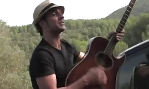 Spanish guitarist drills lovely countrified French